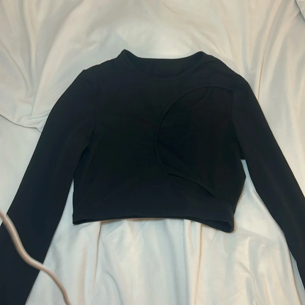 Black Cropped Going Out Top w Cut Outs - Picture 2 of 3